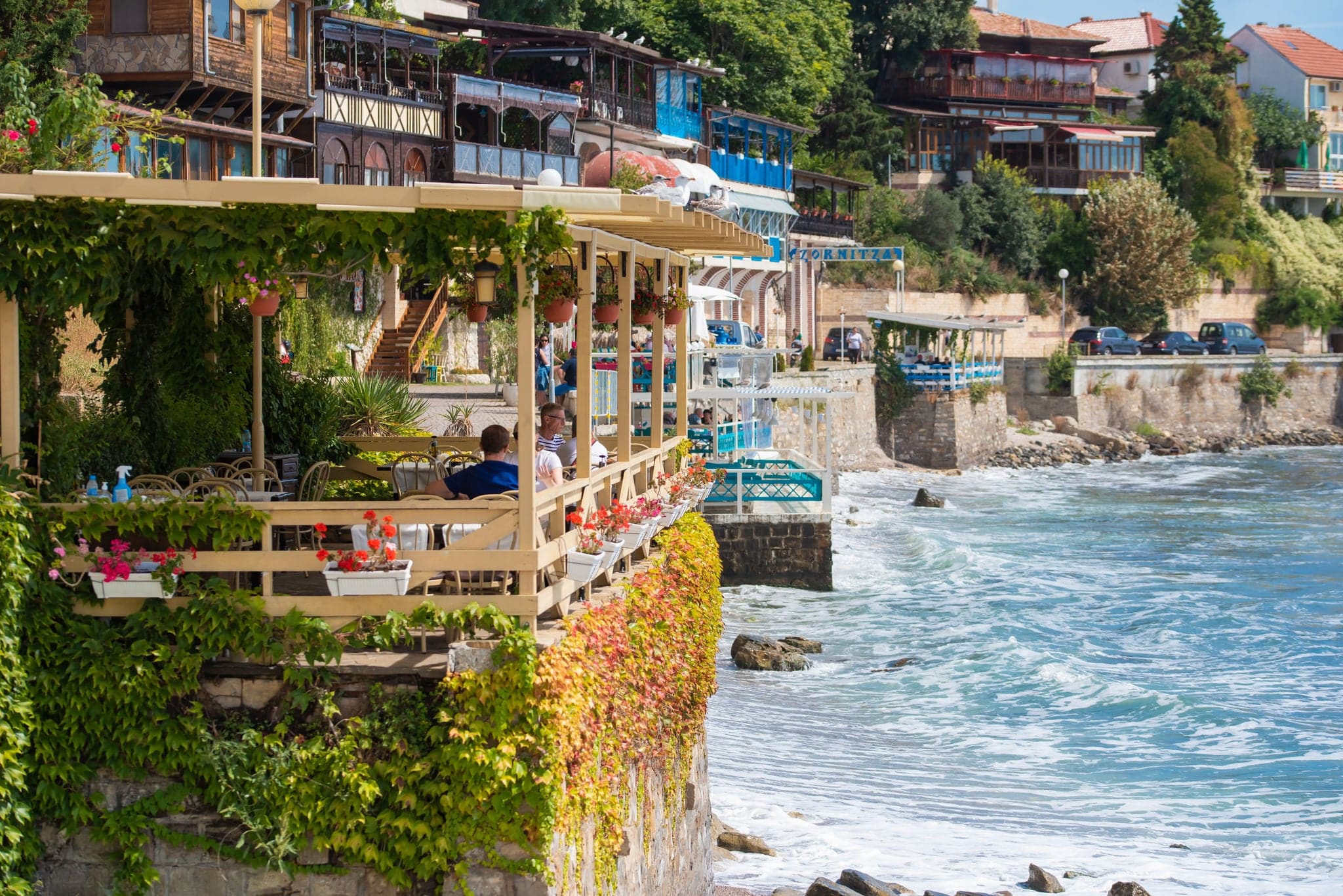 Nessebar, Bulgaria - 8 september 2021: Outdoor view of cafes, restaurants and beach in Nessebar on the Black Sea beach