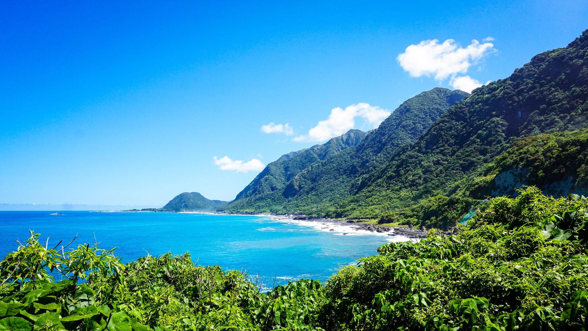 Cliffs and ocean views in Taiwan along Highway 11 from Hualien to Taitung