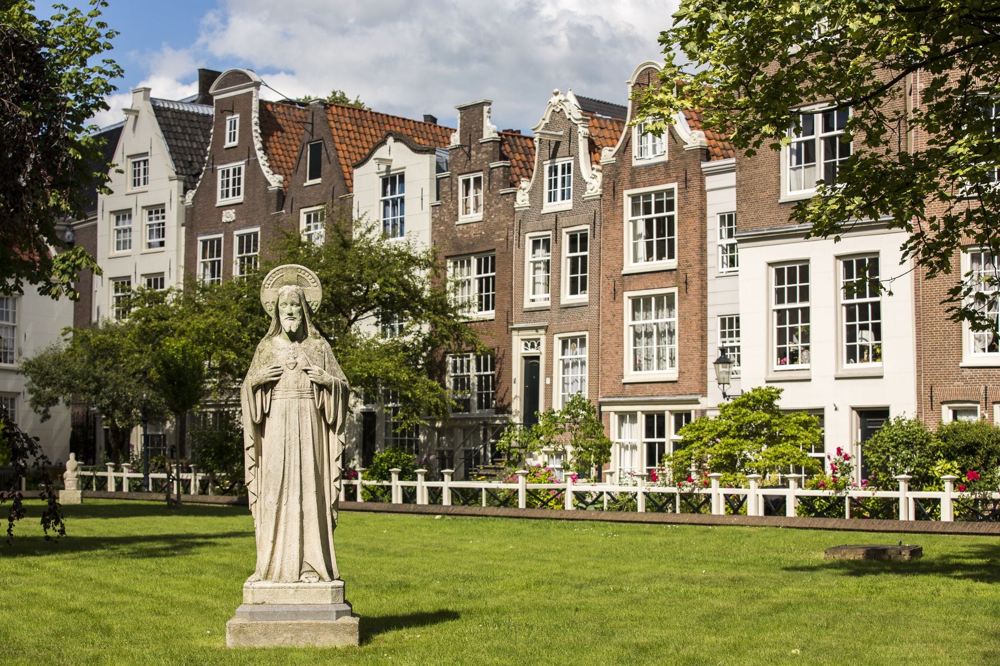 Cityscape in Begijnhof, Amsterdam. Begijnhof is one of the oldest inner courts in the city of Amsterdam.
