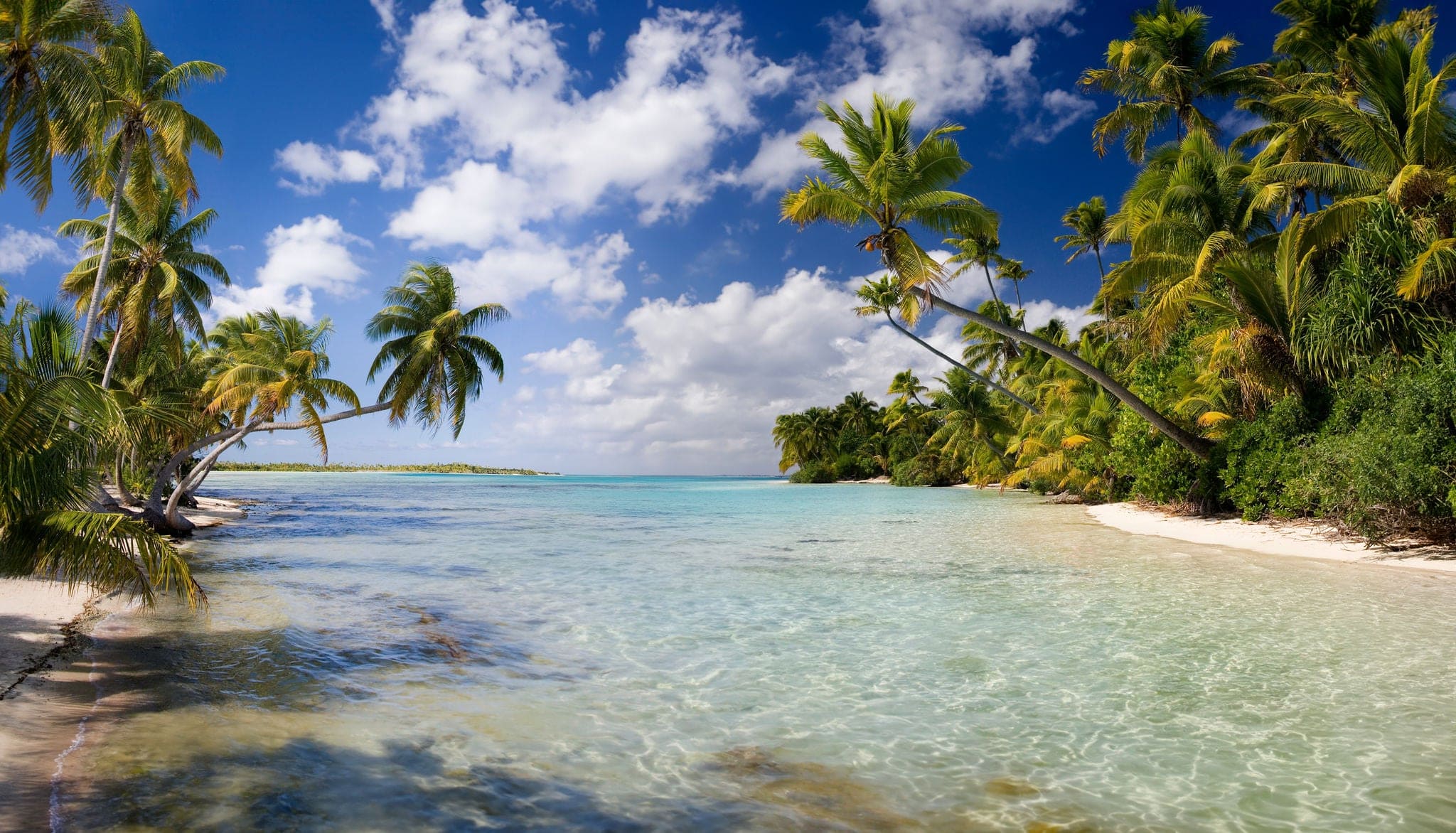 Tropical paradise - Aitutaki Lagoon in the Cook Islands in the South Pacific Ocean.