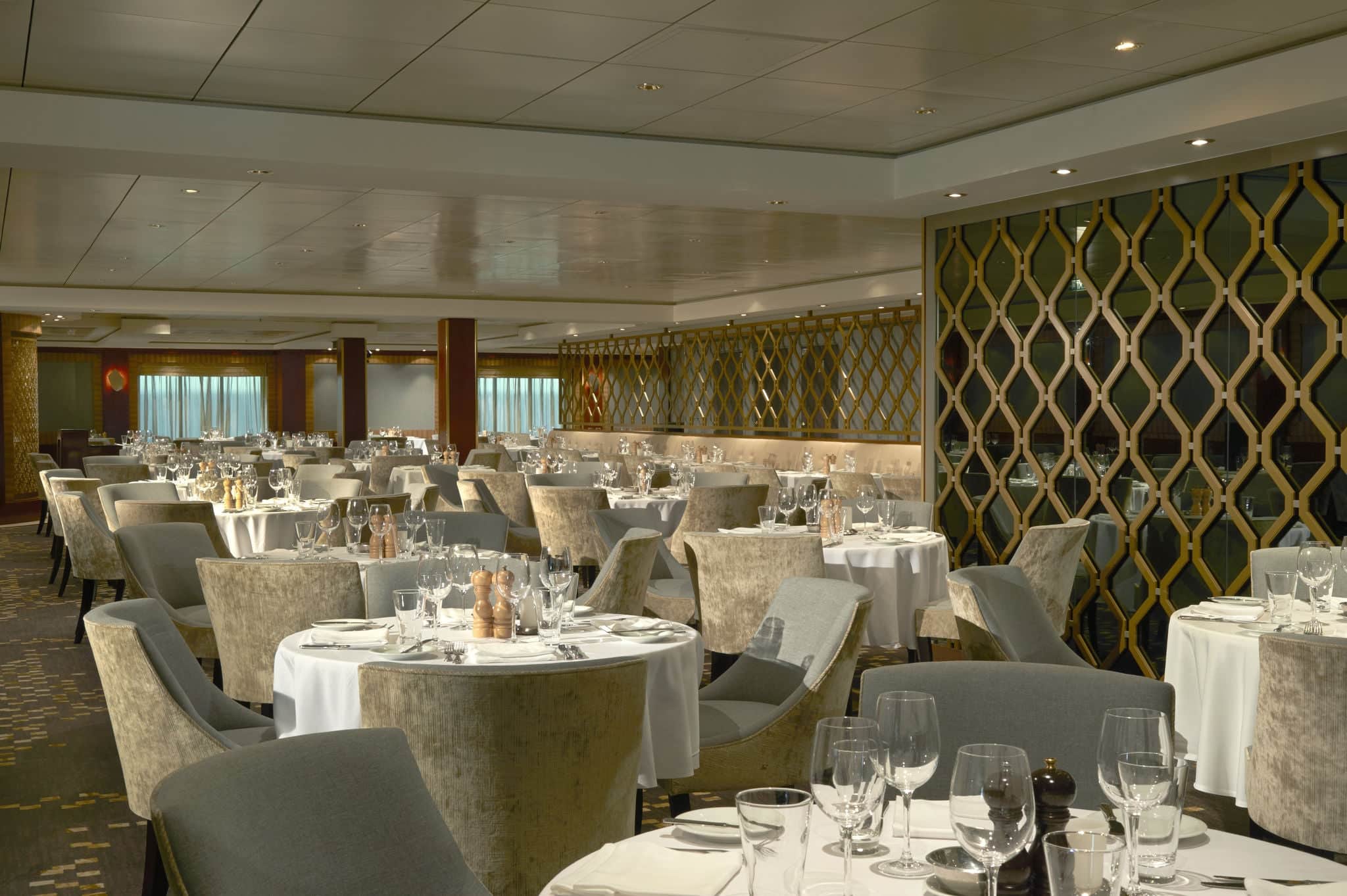 NCL Gem Dining Magenta