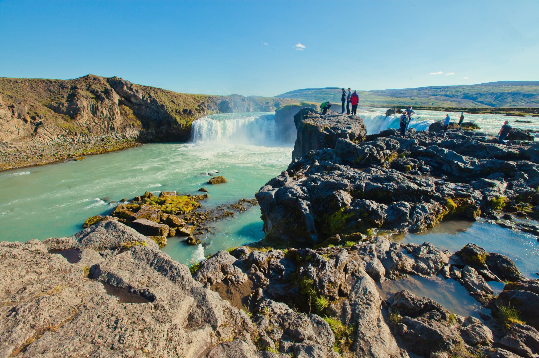 Beautifu vibrant summer panorama picture with a view on icelandic waterfall in iceland goddafoss gullfoss skogafoss skogarfoss dettifoss seljalandsfoss