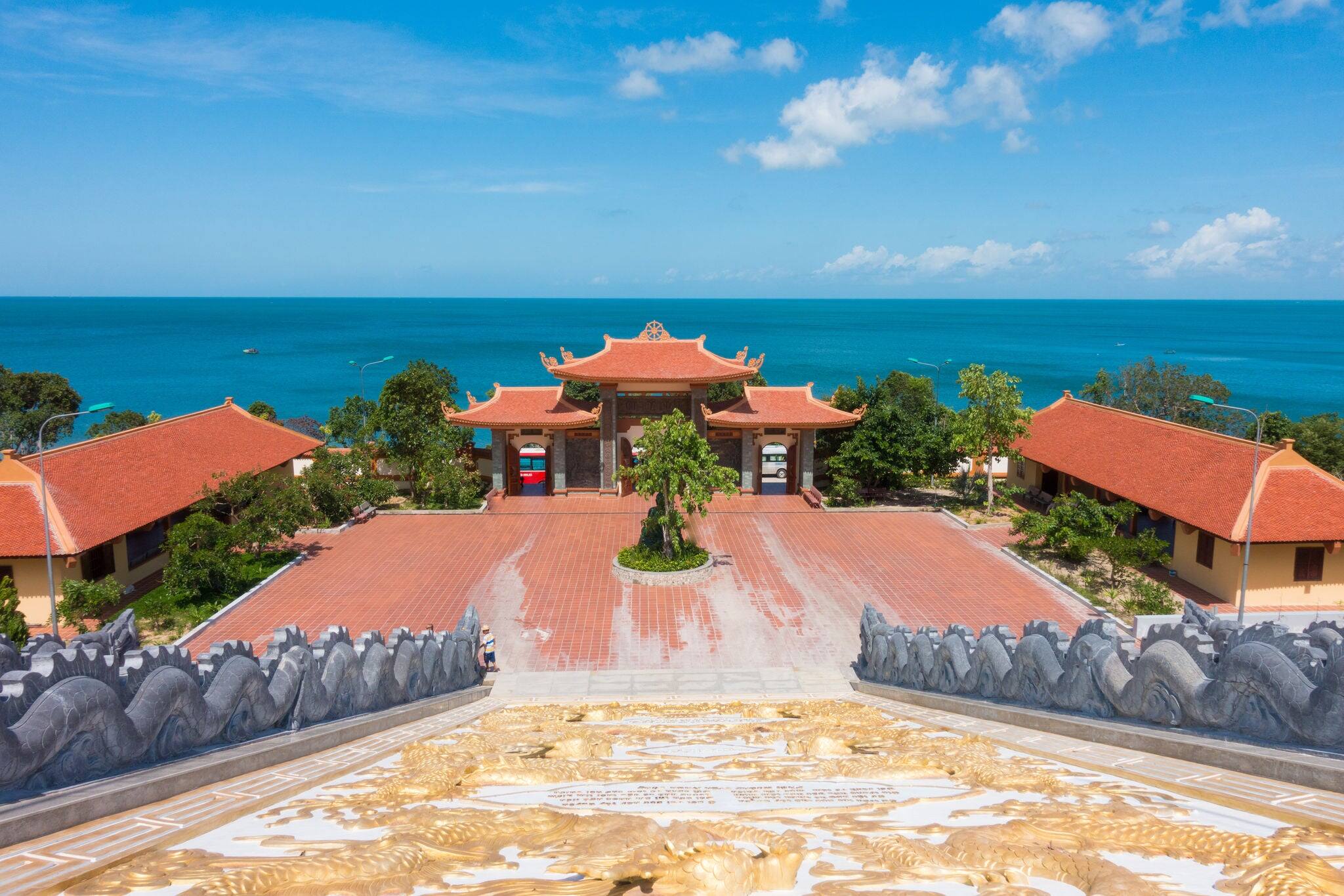 Vista del templo chino en la isla Phu Quoc, Vietnam. 
