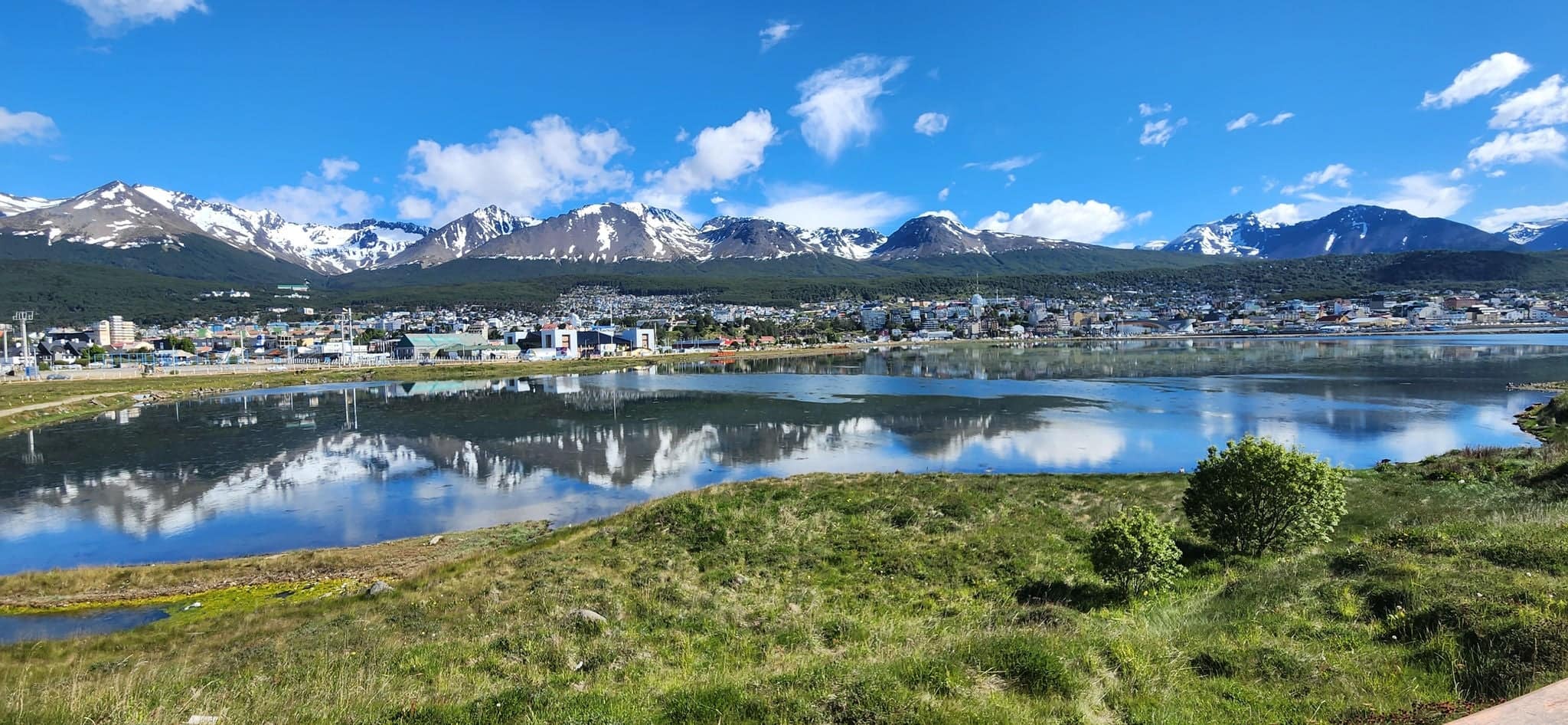 Reserva Urbana Natural 'Bahia Encerrada'. Ushuaia - Argentina. La reserva es el hábitat de más de 50 especies de aves. Preserva especies silvestres y contribuye a la migración de aves.