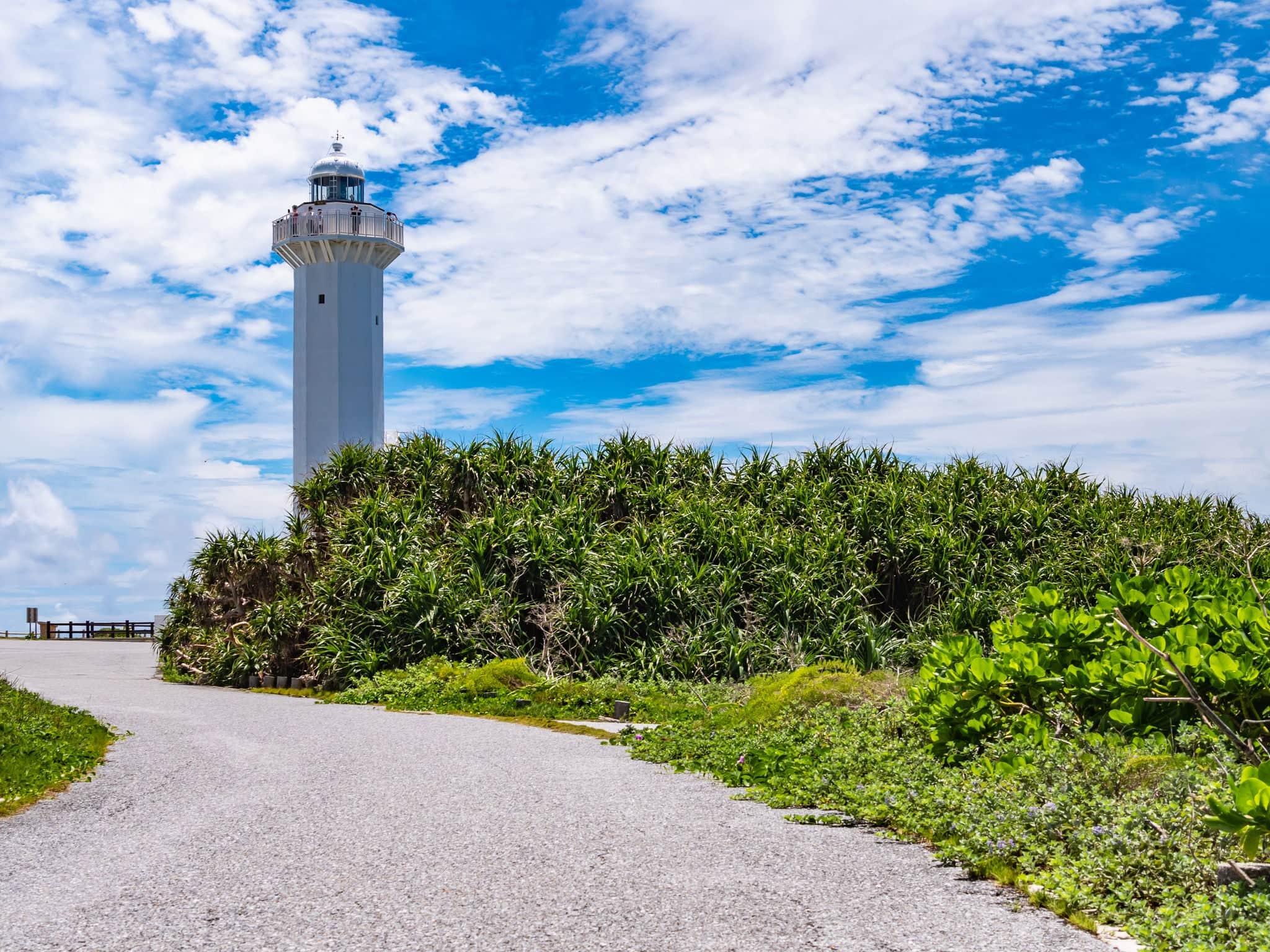 Higashi-hennazaki Cape is one of Japan’s top 100 scenic spots. Higashi-hennazaki Cape is located in the easternmost part of Miyakojima (Miyako Island), Okinawa Prefecture, Japan.