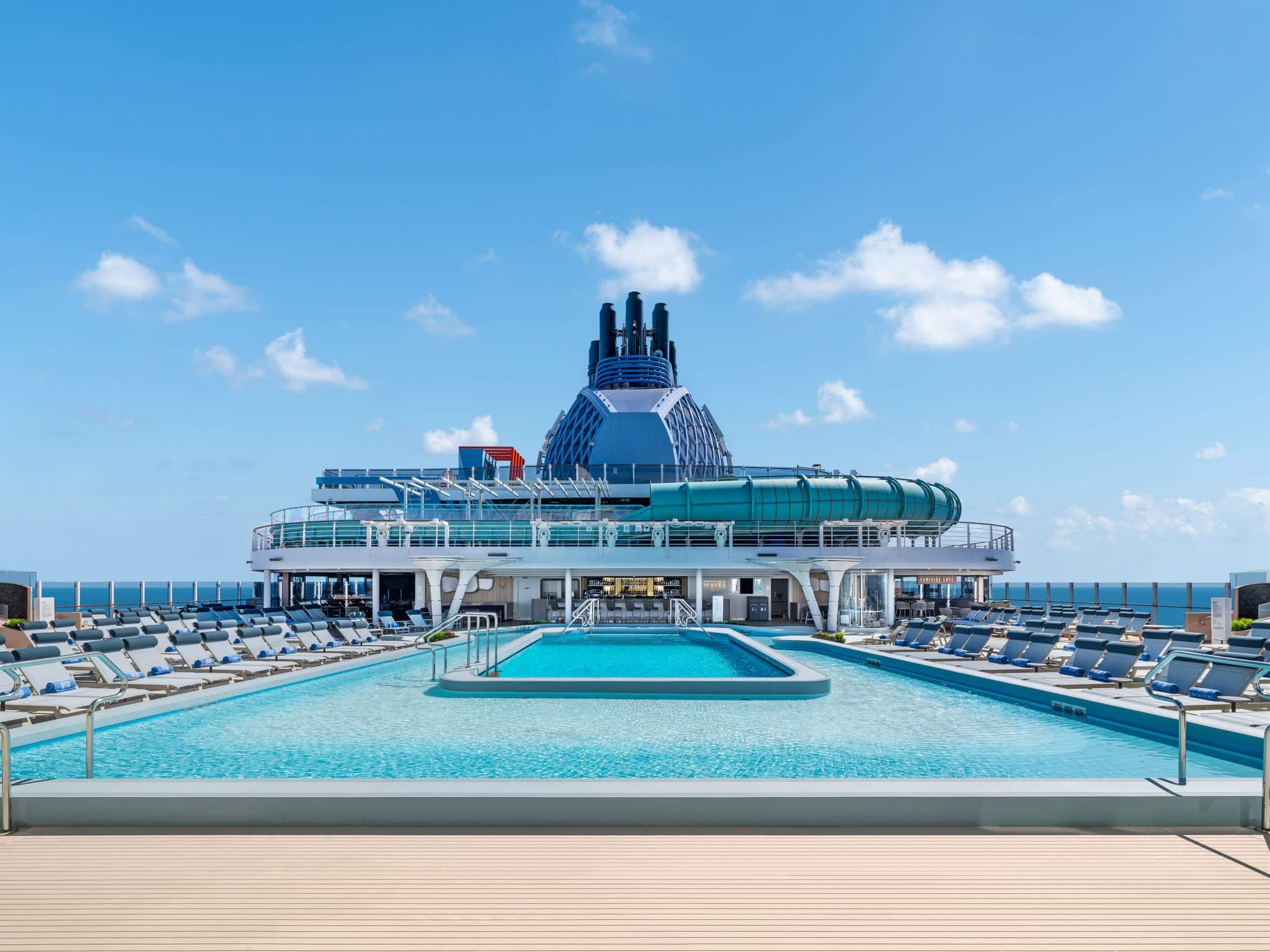 Norwegian Aqua, Piscina principal