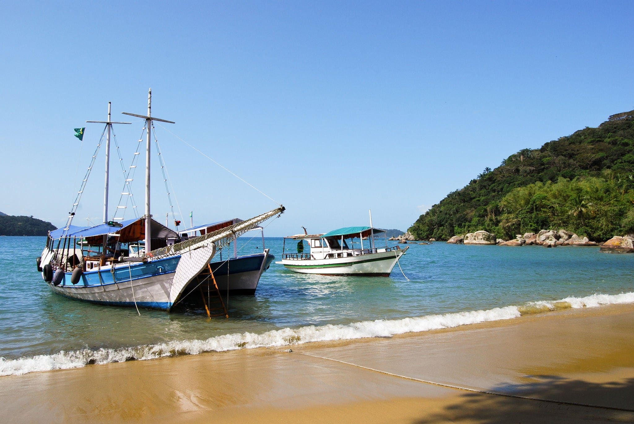 Ilha Grande: Sailboat at beach Praia Lopes Mendes, Rio de Janeiro state, Brazil