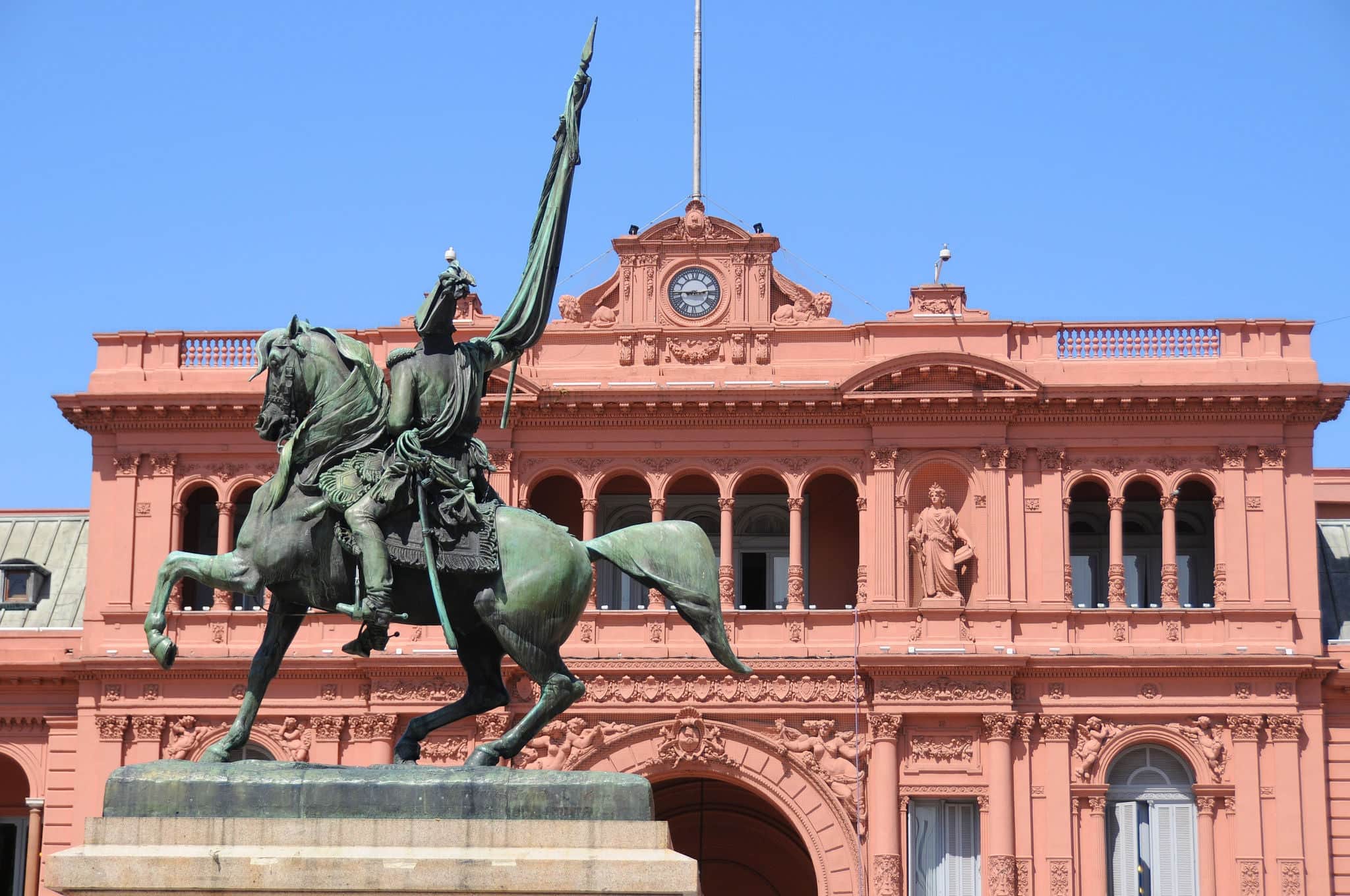 General Belgrano monument in front of Casa Rosada (pink house) Buenos Aires Argentina.La Casa Rosada is the official seat of the executive branch of the government of Argentina.