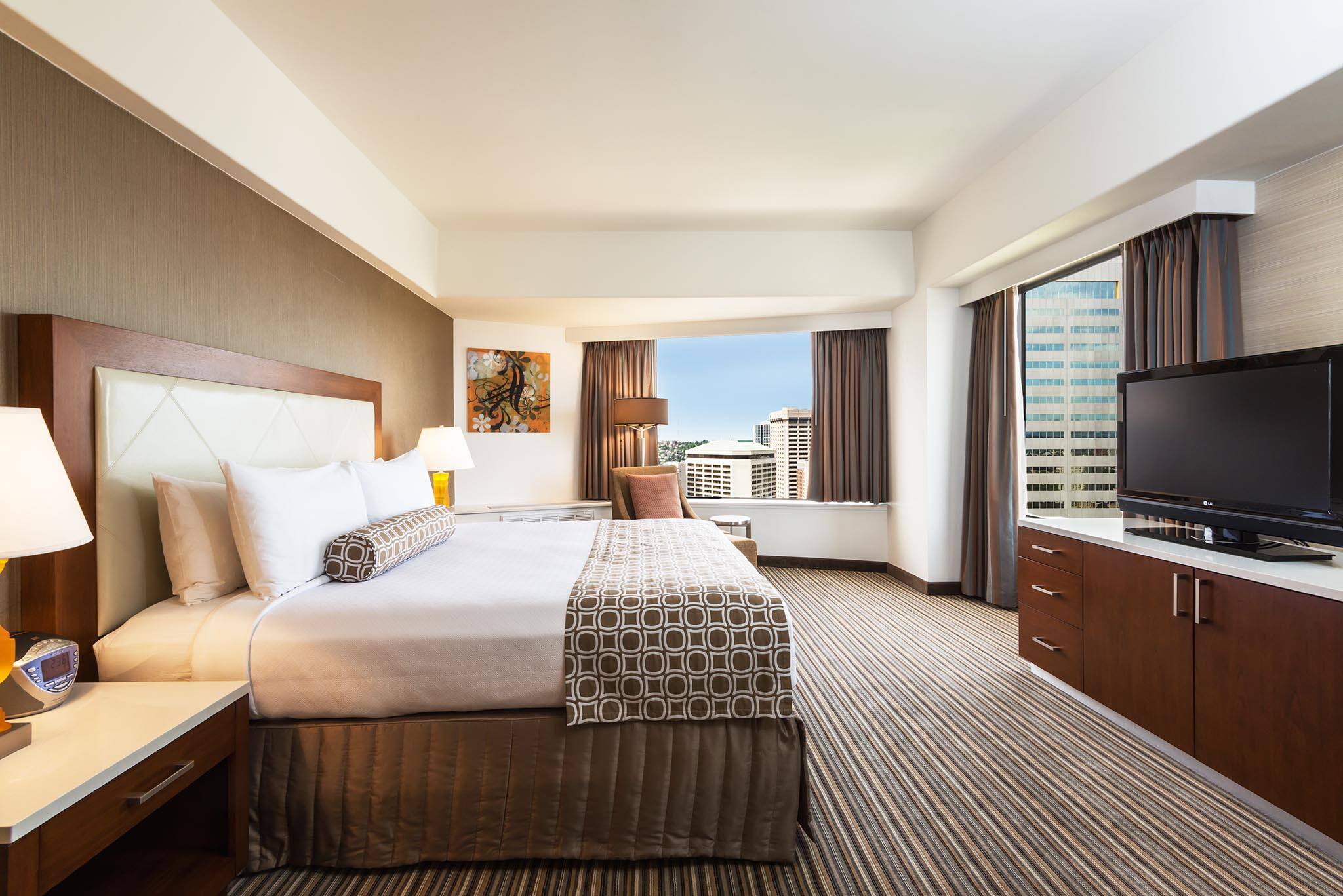 NCL-Cruise-Crowne-Plaza-Seattle-Room.jpg