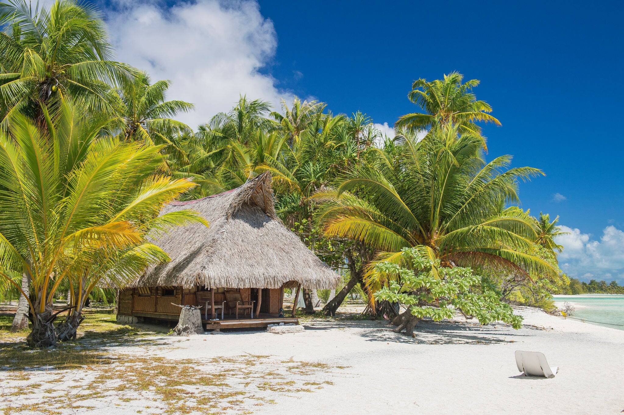 Rangiroa motu kiaora village lagoon