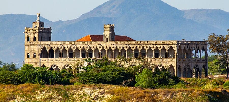 Monasterio francés en la bahía de Cam Ranh