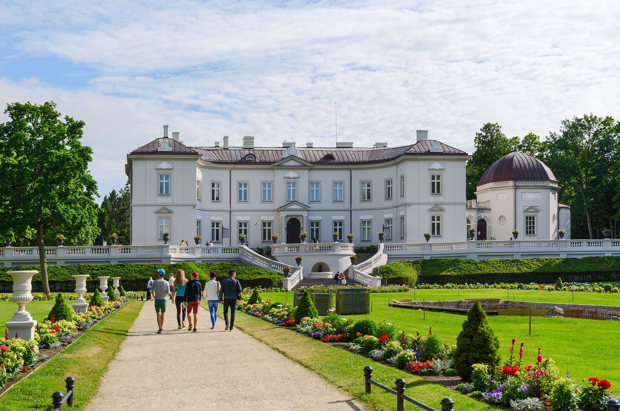 El parque botánico cerca del Museo Amber en Palanga, Lituania