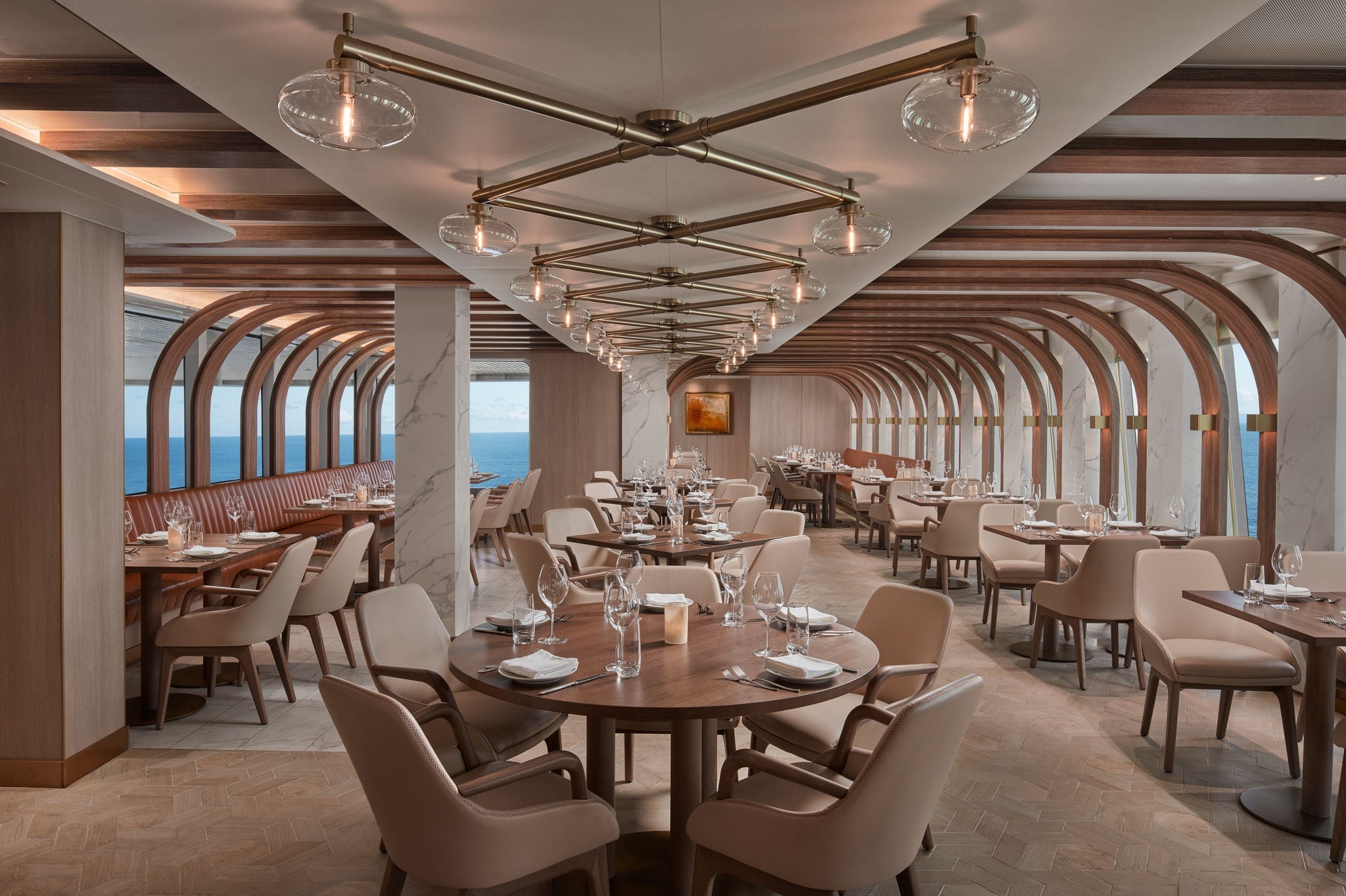 NCL Spirit Dining Onda by Scarpetta Seating