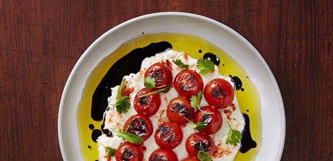 Burrata con tomates cherry de Food Republic