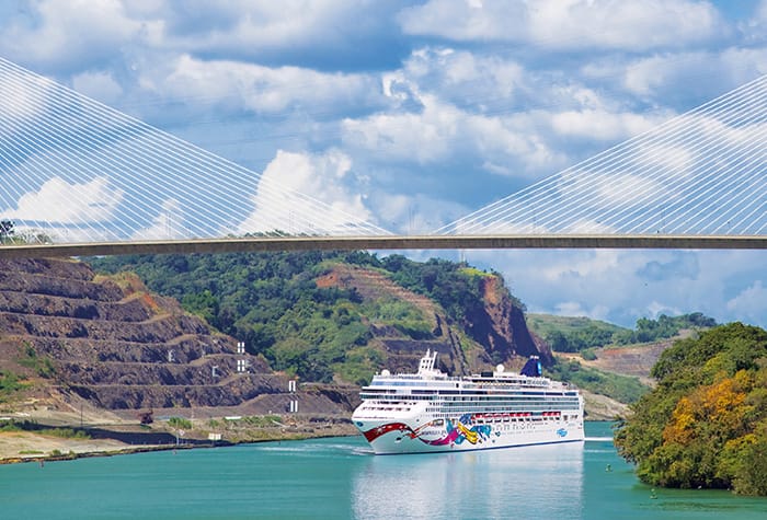 Cruceros por el Canal de Panamá de 2024-2025