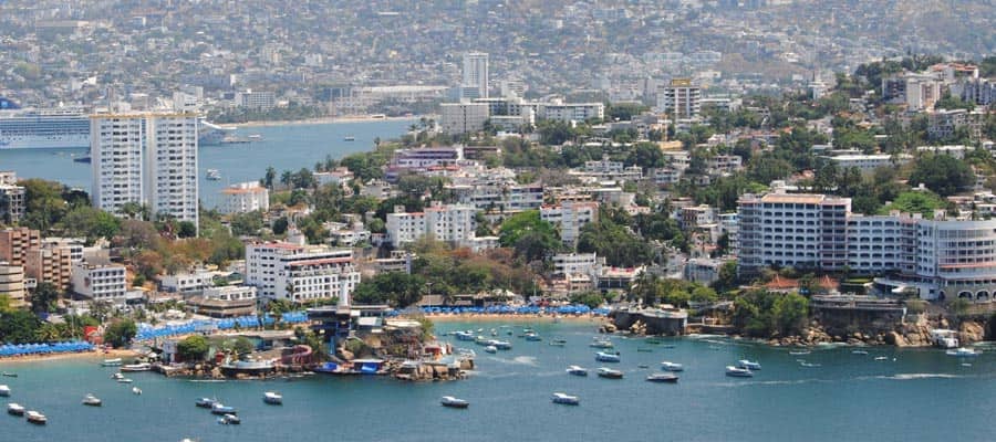 Vista de Acapulco en tu crucero por la Riviera Mexicana