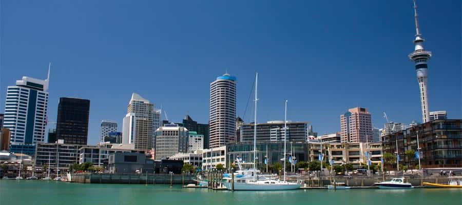 Costanera de la ciudad en cruceros a Auckland