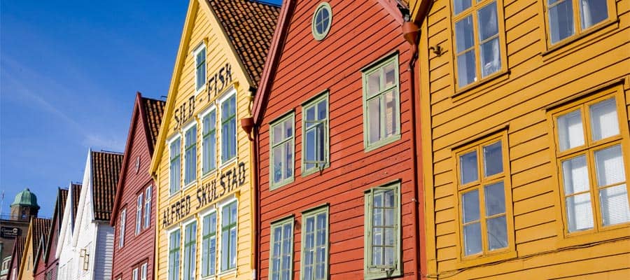 Viaja para ver los edificios coloridos de Bergen
