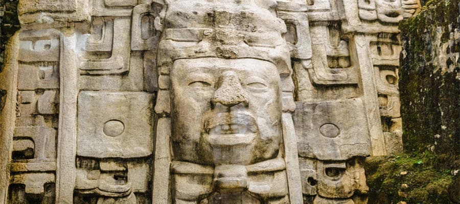 Conoce la arquitectura maya en tu crucero en Belice