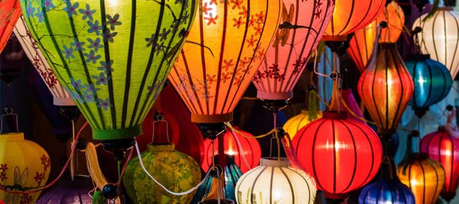 Lámparas tradicionales en cruceros a Da Nang