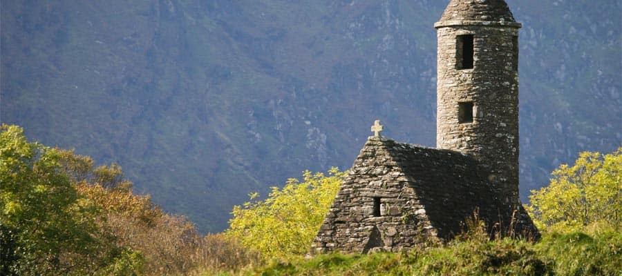 Iglesia antigua en Glendalough en tu crucero por Europa