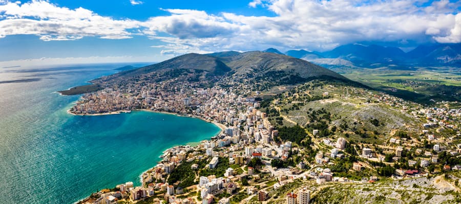 Descubre la belleza natural que rodea a Sarandë.
