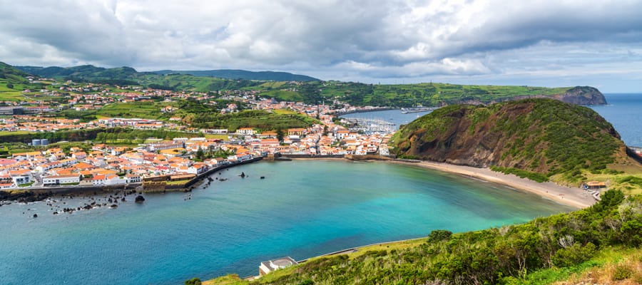 Explora los fascinantes y bellos paisajes de las Azores.