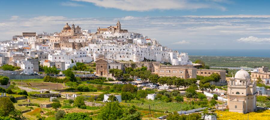 Visita la sorprendente ciudad de Ostuni, una región habitada desde la Edad de Piedra.