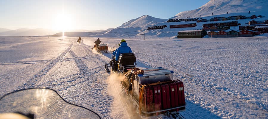 Súbete a una moto de nieve, el método más eficaz y divertido de viajar