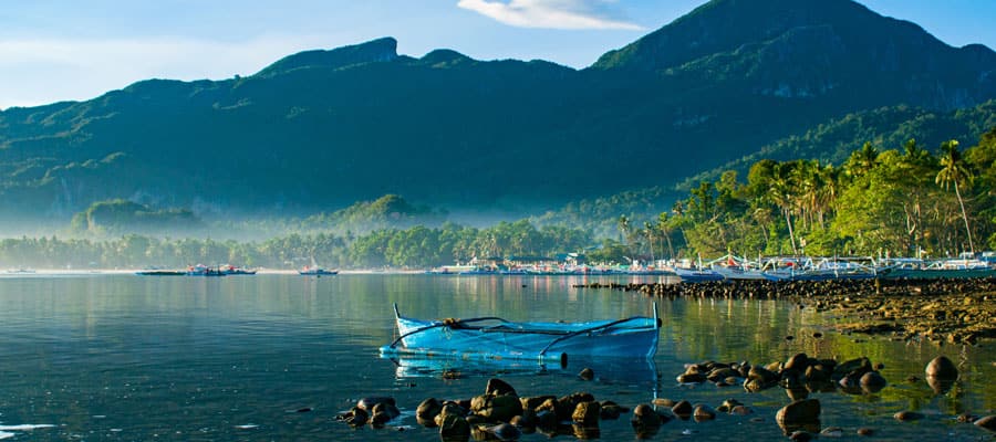 Disfruta de algunas de las mejores vistas de la isla desde un barco.