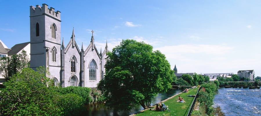 Visita el Convento de la Misericordia de San Vicente, situado a orillas del río Corrib.