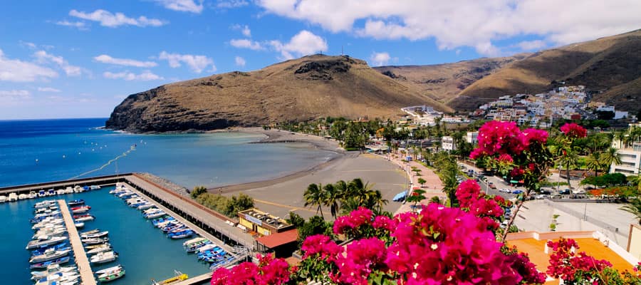 Disfruta de tiendas y restaurantes a poca distancia de la playa.