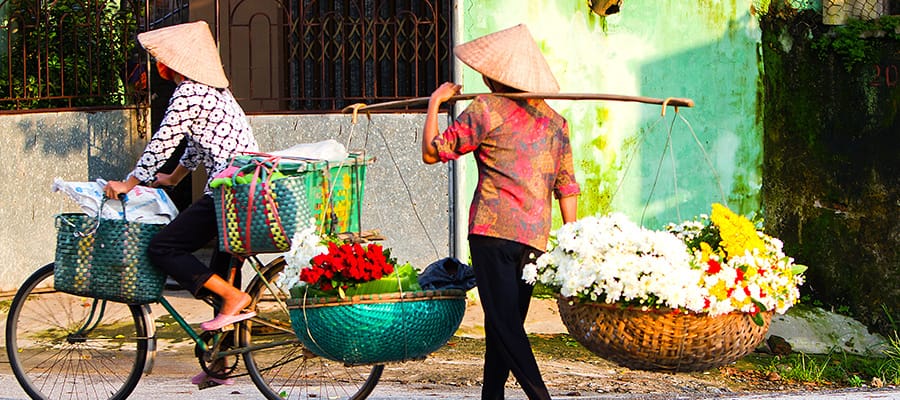 Flores a la venta en cruceros a Hanói (Bahía de Ha Long)