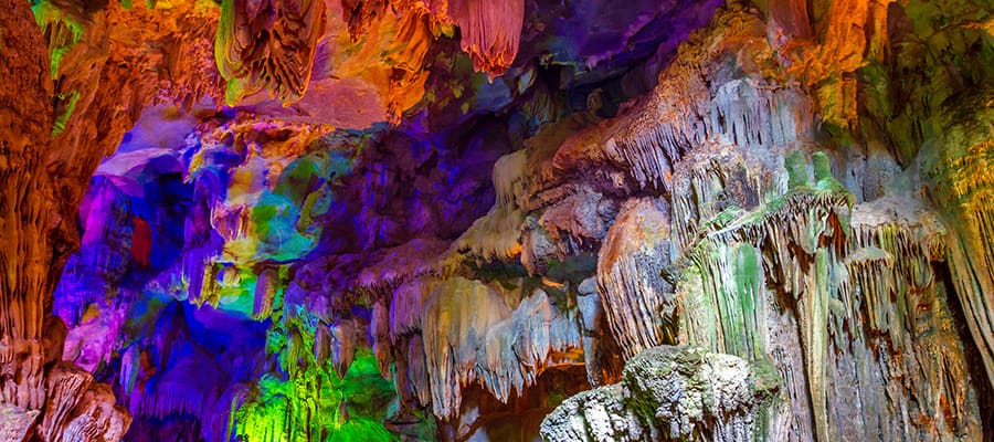 Cavernas coloridas en tu crucero a Hanói (Bahía de Ha Long)