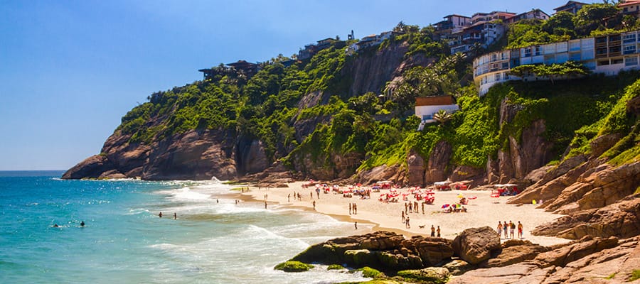 Playas de arena blanca en un crucero a Ilhabela