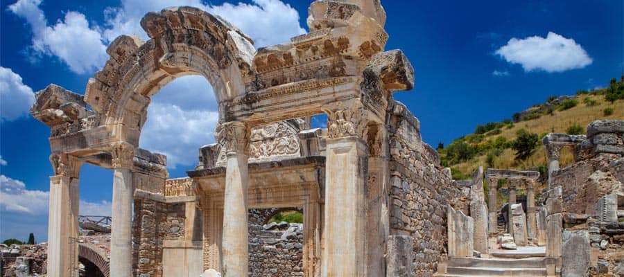Ruinas de un templo en Éfeso en tus vacaciones en Turquía