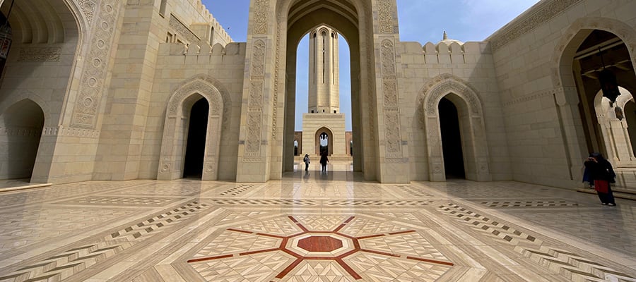 Gran Mezquita del Sultán Qaboos en tu crucero por Asia