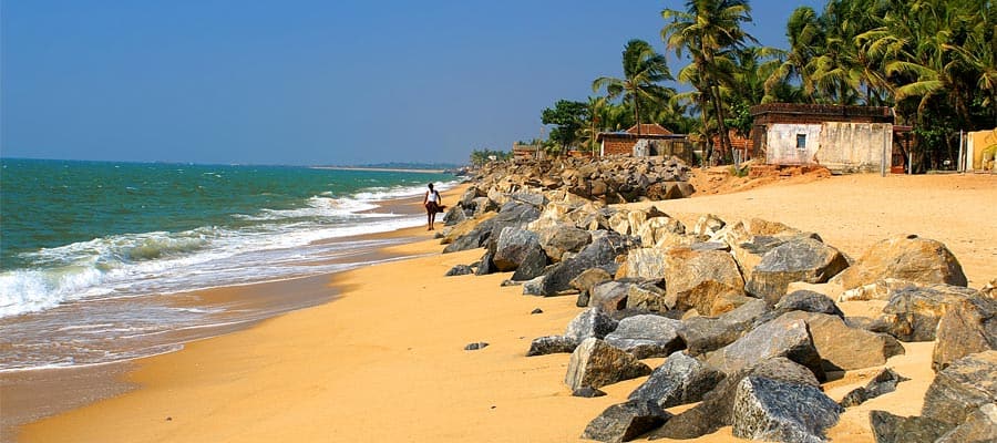 Playa de la ciudad de Ullal en un crucero a Mangalore