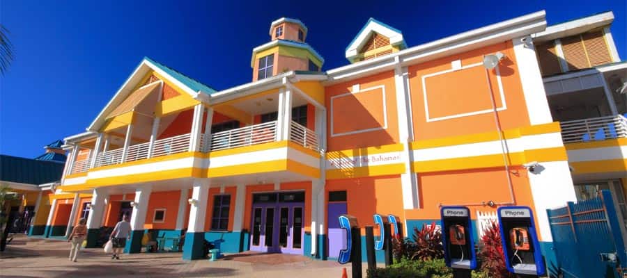 Explora los coloridos edificios de Nasáu, Bahamas