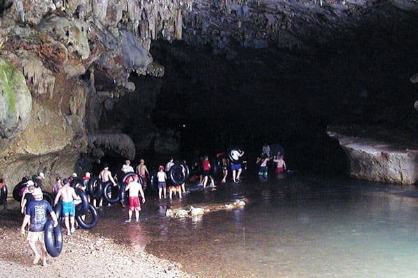 Paseo en cámara de aire por las cuevas en un crucero a Belice