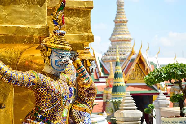 Viaja hasta las pagodas doradas en Tailandia