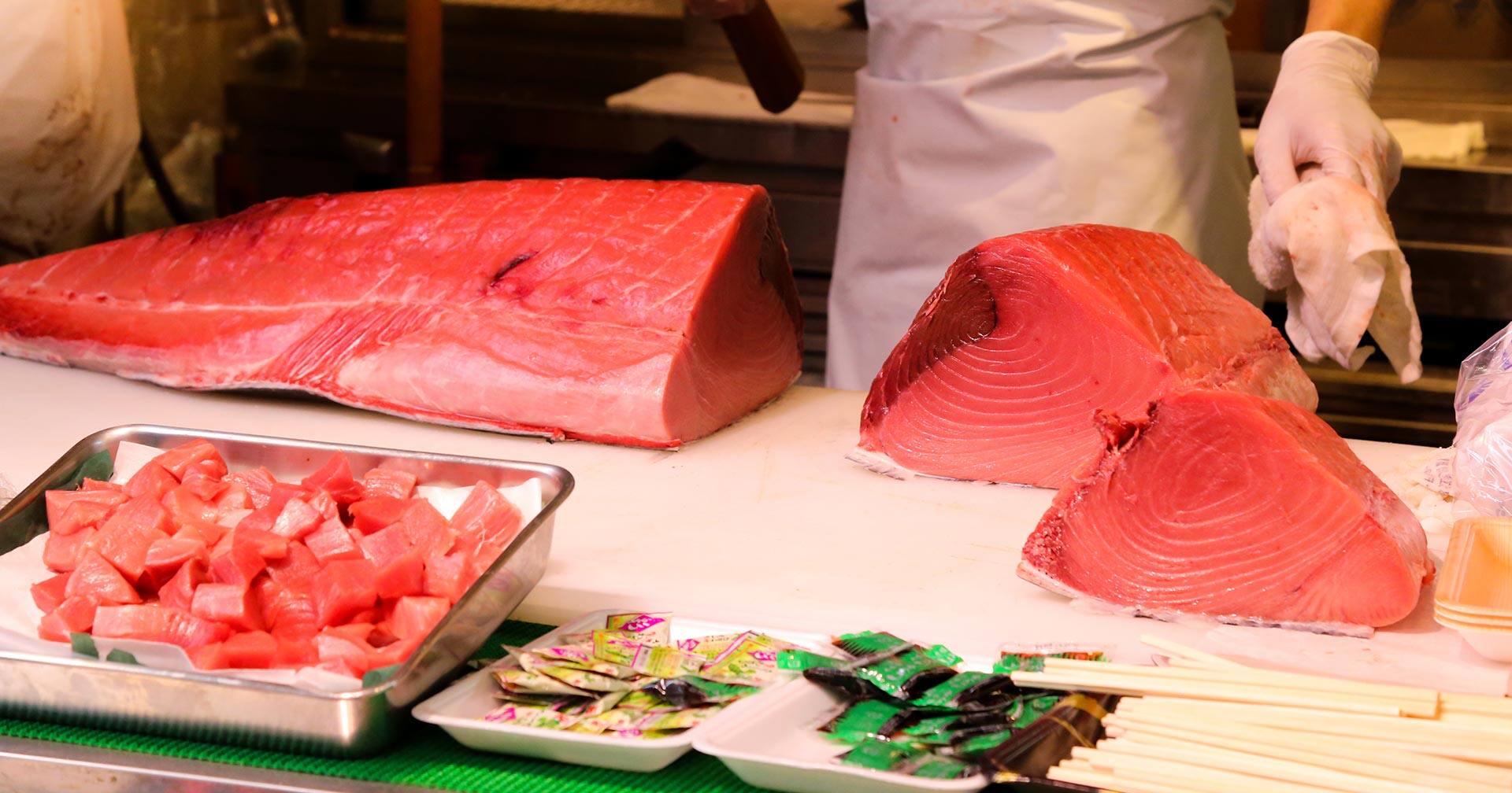 Santuario de K.T. y almuerzo en el mercado de pescado