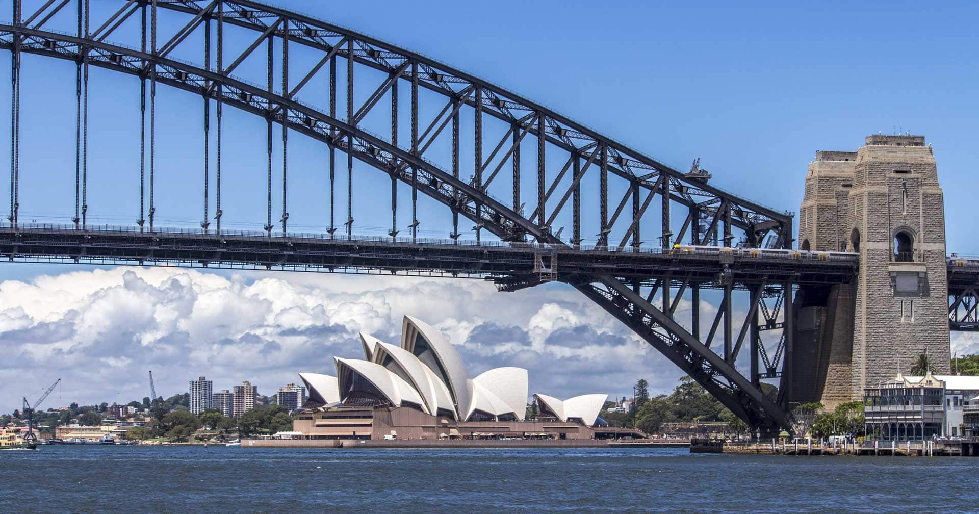 Lugares de interés, Teatro de la Ópera y Bondi Beach con aeropuerto