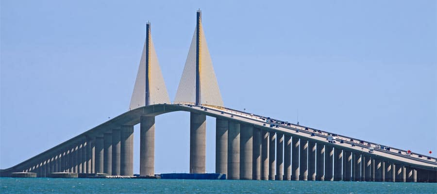 Puente Sunshine Skyway en un crucero a Tampa