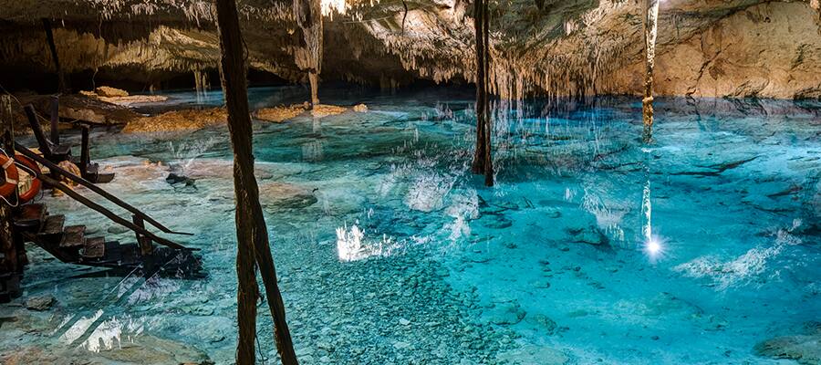 Cenote en Playa del Carmen, México