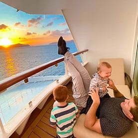 Disfruta de un crucero por el Mediterráneo con toda tu familia a bordo de la línea de cruceros líder de Europa.