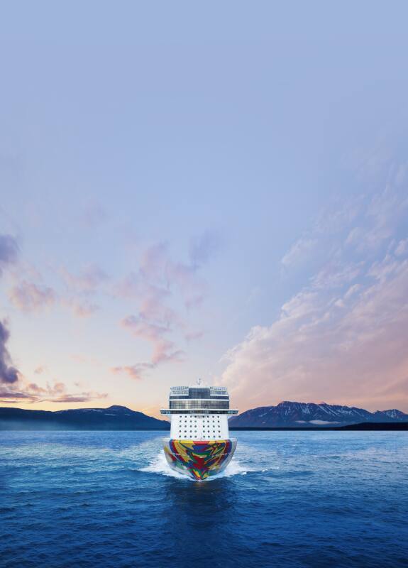 página de inicio móvil con imagen del norwegian escape