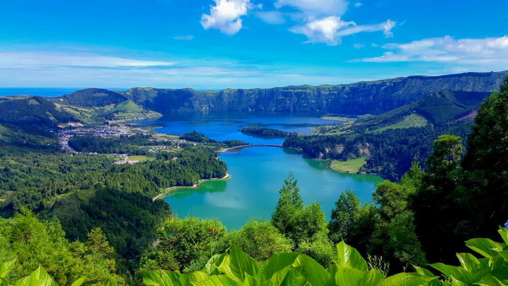 Lake Azul on Sao Miguel, Azores Lake Azul on Sao Miguel, Azores